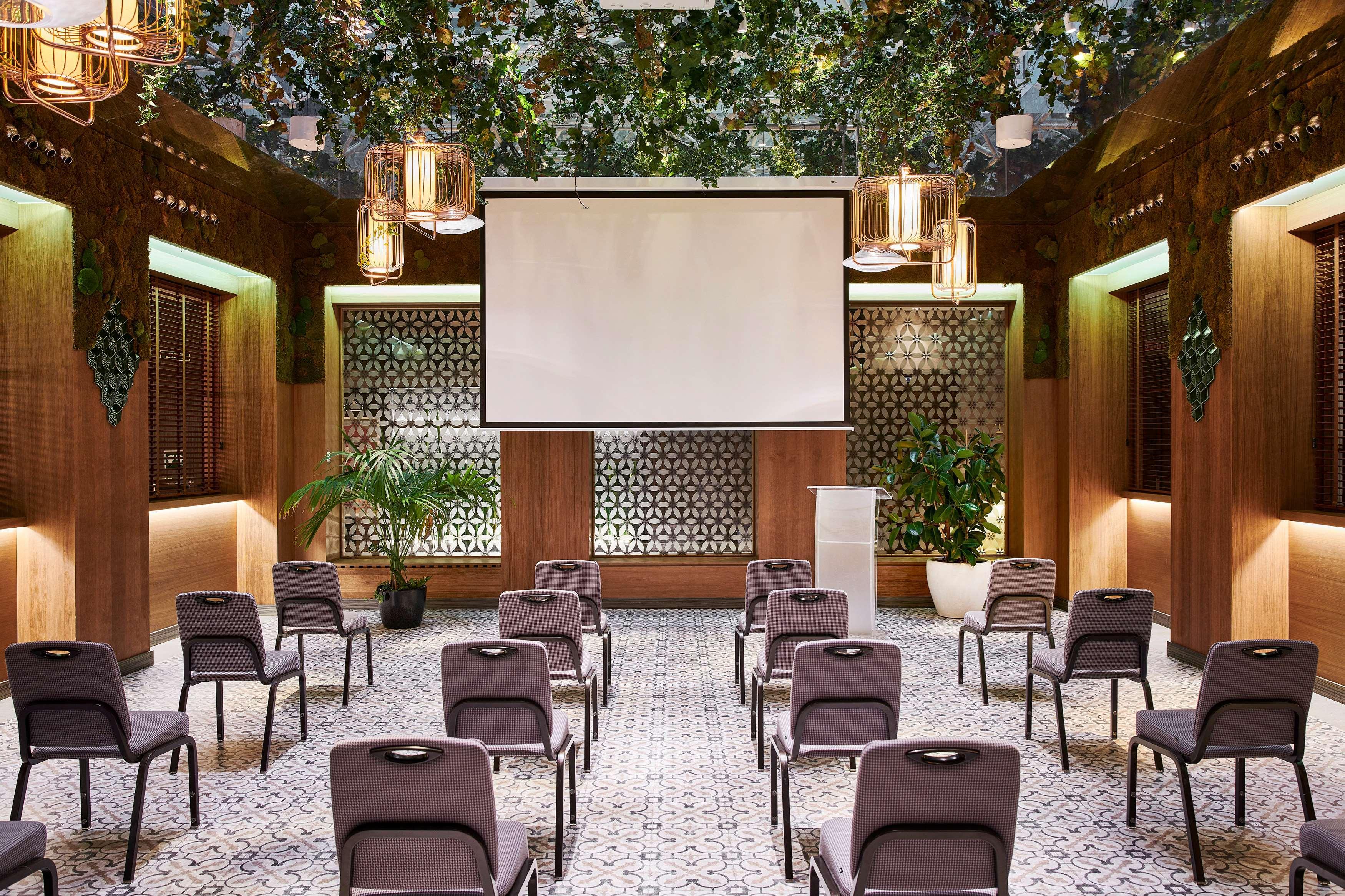 Hyatt Centric Gran Via Madrid Hotel Kültér fotó The meeting room