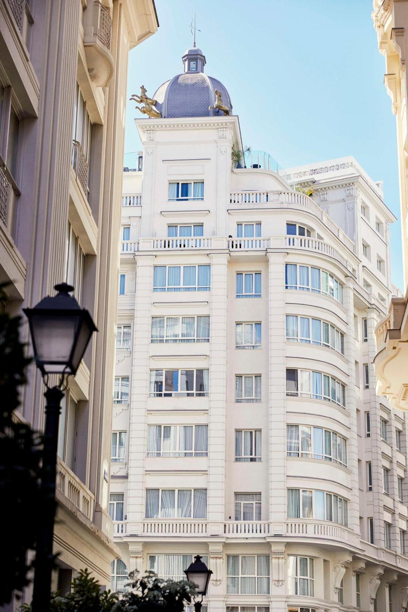 Hyatt Centric Gran Via Madrid Hotel Kültér fotó The hotel in 2012