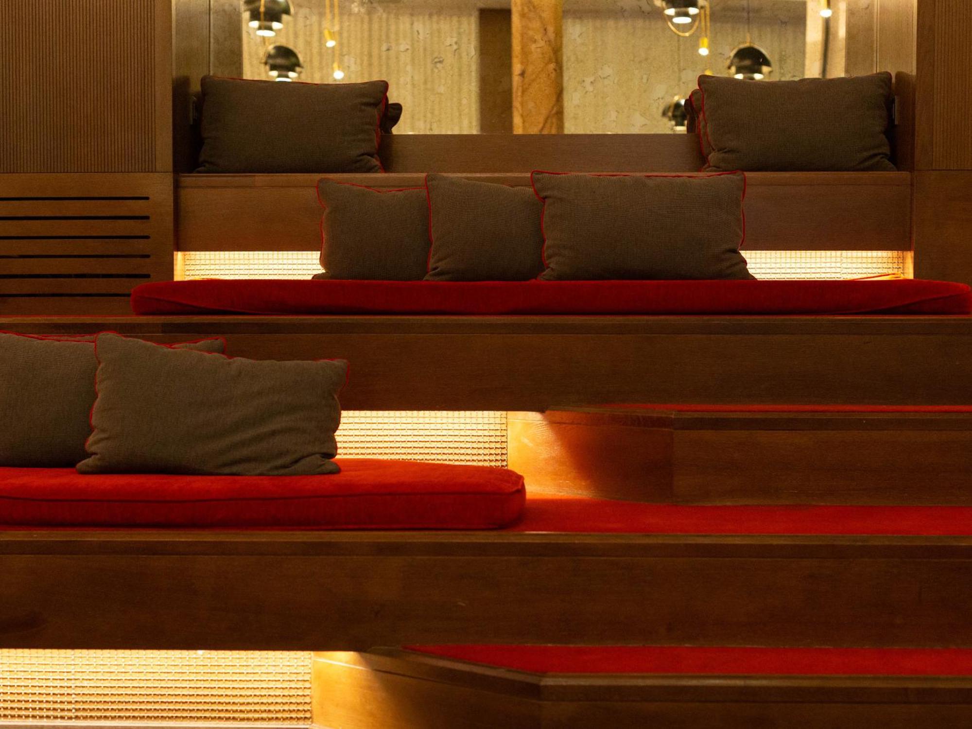 Hyatt Centric Gran Via Madrid Hotel Kültér fotó The interior of the lounge